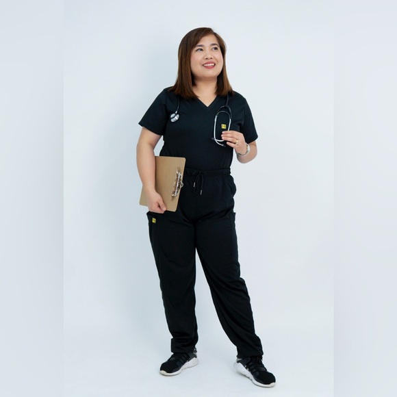 MEDIUM Size Drifit Top and Jogger Scrub Set - Picture 9 of 11